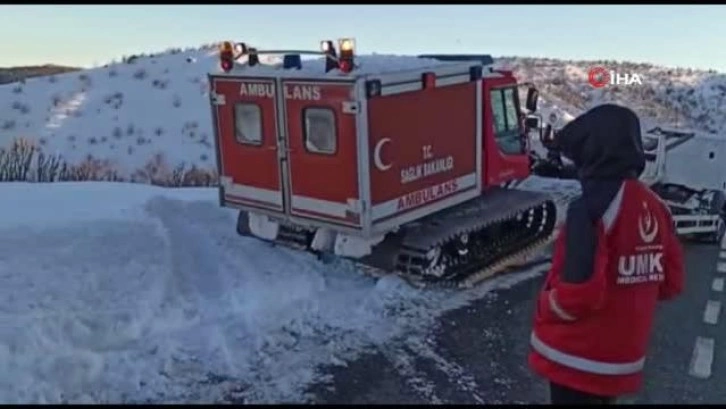 Bingöl'de karlı yollar genç hasta için aşıldı