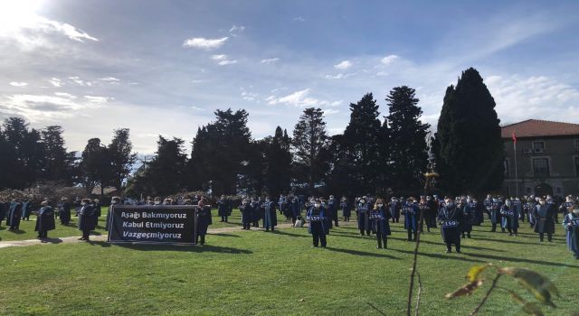 Boğaziçi'nde akademisyenler rektörlüğe sırtlarını döndü