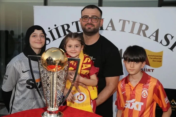 Galatasaray'ın şampiyonluk kupası Siirt'te taraftarla buluştu