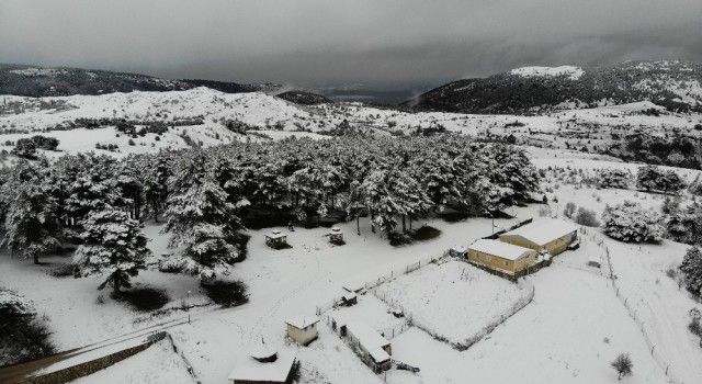 Karabük&#039;te doğa beyaz örtüyle mest etti