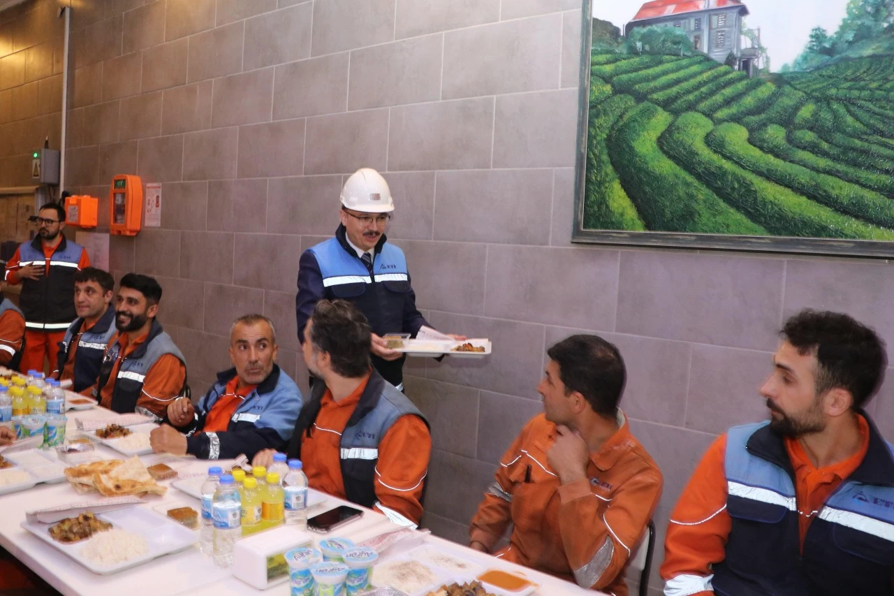 Siirt Valisi Kızılkaya, Maden İşçileriyle İftarda Bir Araya Geldi