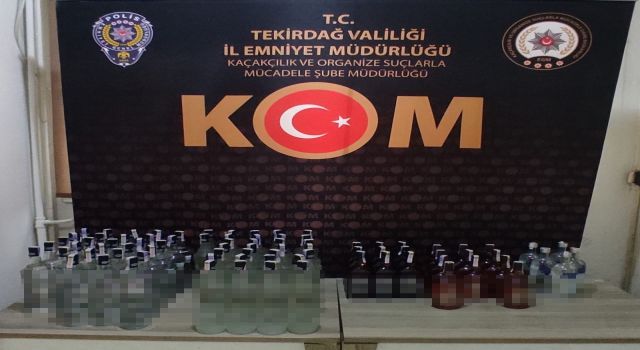 Şüpheli araçta 83 litre sahte içki bulundu