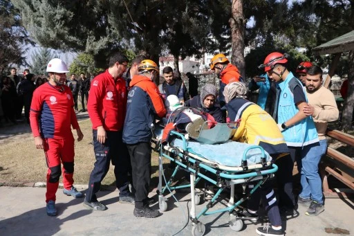 Siirt’te Deprem Haftası Kapsamında Deprem Tahliye Tatbikatı Gerçekleştirildi