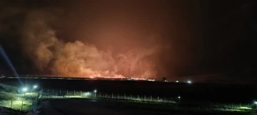 Siirt Tuzkuyusu Köyü'nde Yıldırım Düşmesi Sonucu Yangın Çıktı